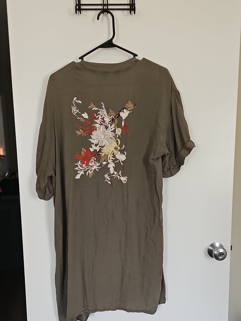 Casual Olive Green Short Sleeve Shaw with Floral Embroidery